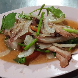 ยำคอหมูย่าง
