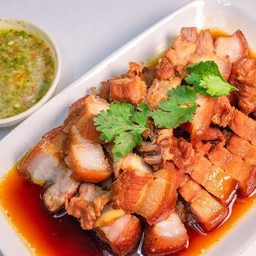 หมูสามชั้นต้มน้ำปลา