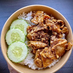 หมูกระเทียม (โรยพริกไทย)