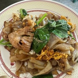 เส้นใหญ่ผัดซีอิ๊ว