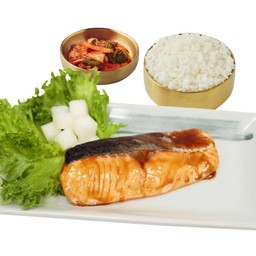 ชุดปลาแซลมอนย่างซีอิ๊ว