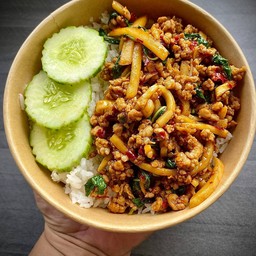 กะเพราหน่อไม้ดอง หมูสับ