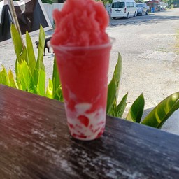 สตอเบอร์รี่ ปีโป้ปั่นใส่โยเกิร์ต