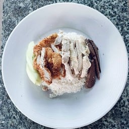 ข้าวมันไก่ กกส้มโฮง