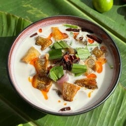 ต้มข่าปลาสลิด - Tom-Kha Crispy Gouramy Fish