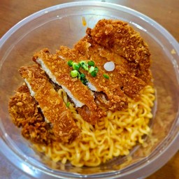 มาม่าไข่เค็มไก่กรอบ