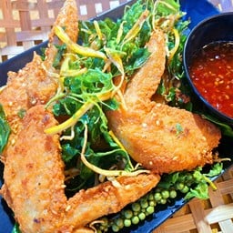 ปีกไก่ทอดสมุนไพร