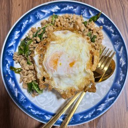 กะเพราคุณนาย (ฟรีไข่)