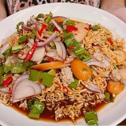 ยําแซ่บๆ  ข้าวอร่อยๆ
