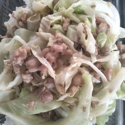 ผัดหมูสับน้ำมันหอยกะหล่ำปลี