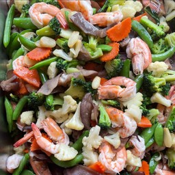 ผัดผักรวมมิตรกุ้ง@เป็นกับ