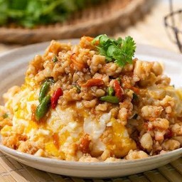 ข้าวไข่คั่วพริกขี้หนูกุ้งสับ