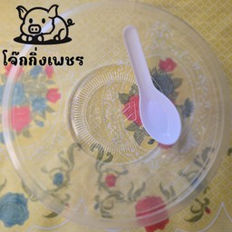 ชามพลาสติกและช้อนสั้นพลาสติก