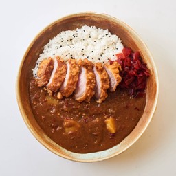 แกงกะหรี่หมูสามชั้นทอดน้ำปลา