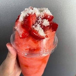 น้ำสตอเบอรี่ปั่นพริกเกลือท้อปปิ้งเนื้อสตอ