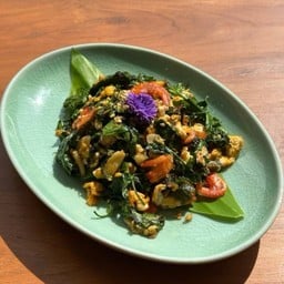 ใบเหลียงผัดไข่ - Stir-fried Malindjo Leaves with Egg
