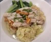 บะหมี่เกี้ยวหมูกรอบ