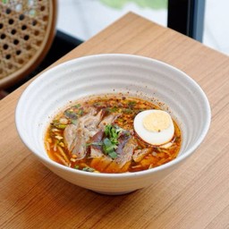 ก๋วยเตี๋ยวขาหมูต้มยำ