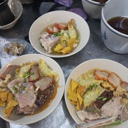 บะหมี่เกี้ยว+หมูแดงเย็นตาโฟ