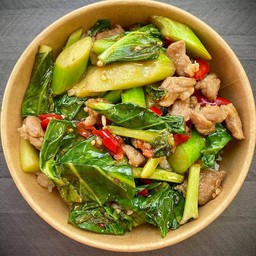 คะน้าหมูชิ้น