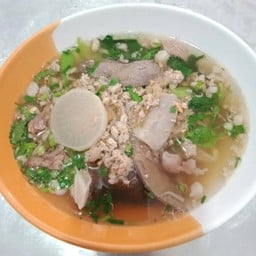 ครัวจันทราก๋วยเตี๋ยวเครื่องในหมูสับ - บ้านดู่