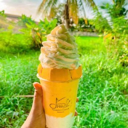 มะม่วงวิปครีมท้อปปิ้งผลไม้สดมะม่วง