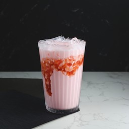 นมสดสตรอเบอร์รี่ เย็น