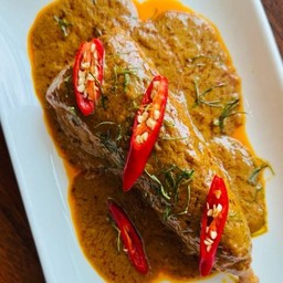 ฉู่ฉี่ปลา Fried Fish In Red Curry