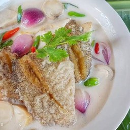 ต้มข่าปลาสลิดทอด