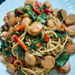 สปาเก็ตตี้ผัดพริกเผาฮอทดอก