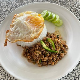 นายกระเพรา สุราษฎร์