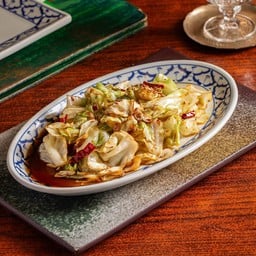 กะหล่ำปลีผัดพริกแห้ง Stir Fried Cabbage with Dried Chilis