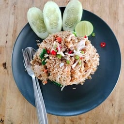 ข้าวผัดหมูกรอบ