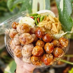 ไส้กรอกอีสานครูตุ้ย-หน้าวัดจันทร์ตะวันออก