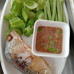 ปลาทู+น้ำพริกกะปิ+ผักสด