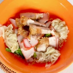 บะหมี่เกี๊ยวหมูแดง หมูกรอบ