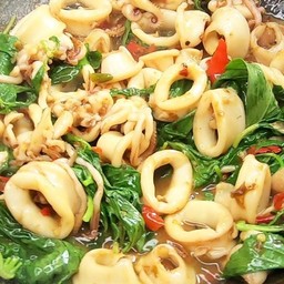 กระเพราปลาหมึก