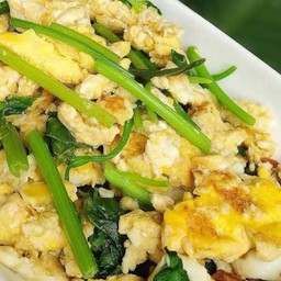 ข้าวหน้าไข่ผัดขึ้นฉ่าย