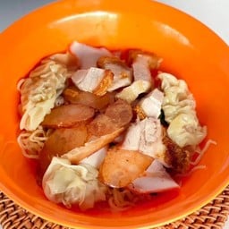 บะหมี่เกี๊ยว หมูแดง หมูกรอบ กุนเชียง