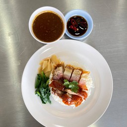 ข้าวหน้าเป็ดย่างหมูกรอบ