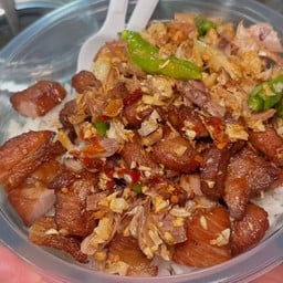 ข้าวสวยหมูทอดกระเทียมพริกสด