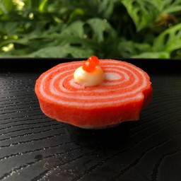 ซูชิหน้าสโม๊ครมควันแซลม่อน