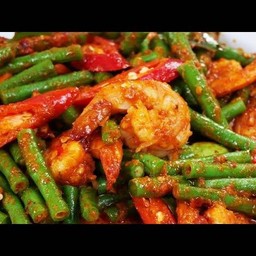 ผัดพริกแกงกุ้ง