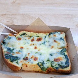 ปังปิ้งผักโขมอบชีส