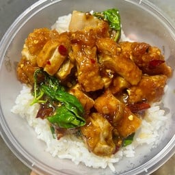 ข้าวกระเพราไก่ทอดแสนอร่อย