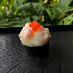 ซูชิหน้าสลัดปูอัด