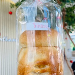 ขนมปังไส้ไก่หยอง