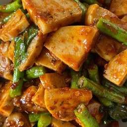 ผัดพริกแกงหมูยอ