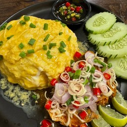 ข้าวหน้าไข่ข้นยำปลากระป๋องแซ่บ