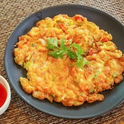 Omelette with rice (Thai style)